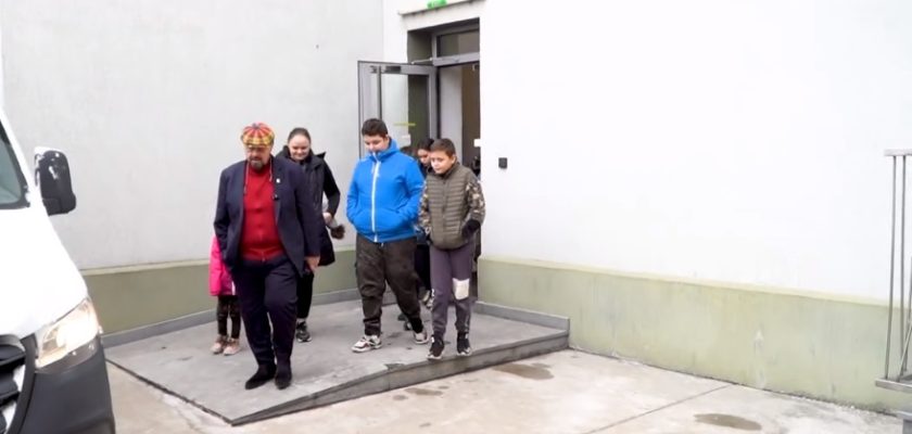 Cristian Popescu Piedone, gest EMOȚIONANT pentru o familie cu nouă copii, ajunsă în stradă după ce n-a putut plăti rata la casă: Problema e la noi