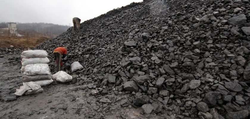 Hoții calcă minele de cărbune din Valea Jiului, lăsate fără pază. „Aveau securi și săbii“