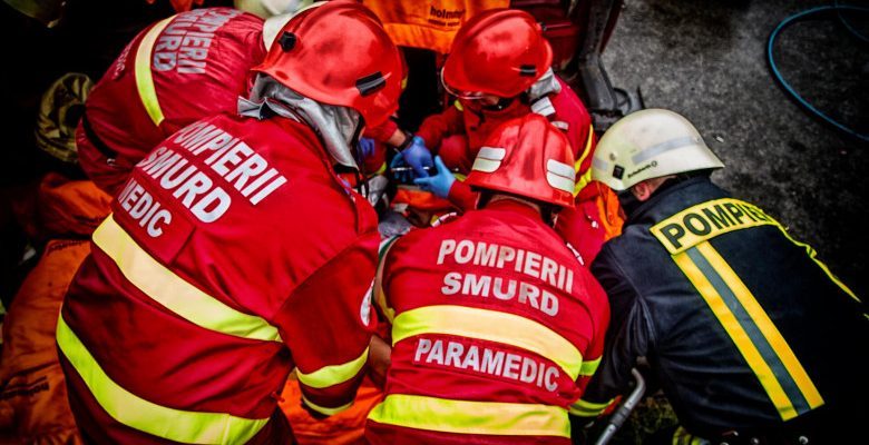 Accident cu două microbuze și o mașină, în Borș. Nouă oameni au ajuns la spital