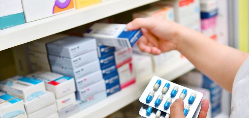 Cât de posibilă este eliberarea de medicamente cu rețetă din farmaciile online românești