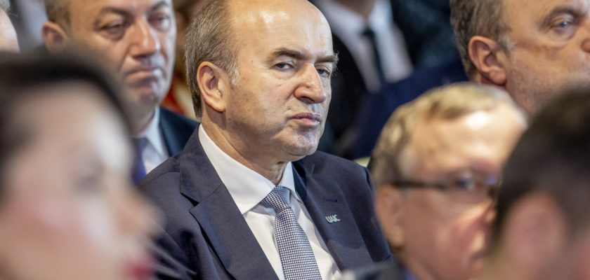 Tudorel Toader acuză o „monstruoasă coaliție” după pierderea funcţiei de rector al Universităţii “Alexandru Ioan Cuza“ din Iaşi