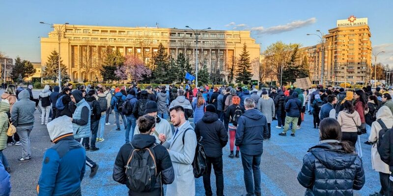 Manifestație de protest sâmbătă în Piața Victoriei, condamnând modul în care este judecat dosarul accidentului de la 2 Mai