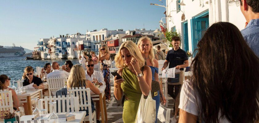 Grecia se aşteaptă la noi cifre record de turiști în următorii ani