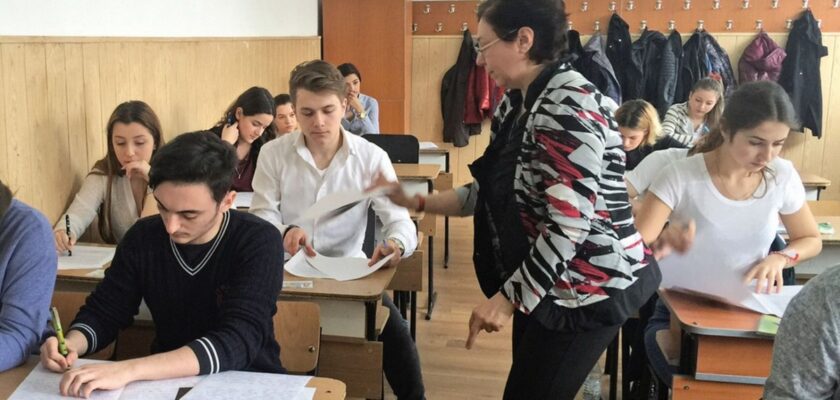 Simularea Evaluării Naționale, pe ultima sută de metri. Profesor: „Ne pregătim din nou de muncă voluntară”