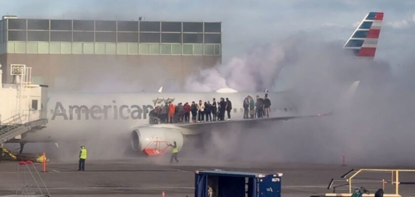 Momente de groază pe un aeroport din SUA: un avion a luat foc imediat după aterizare. Care este situașia celor 172 de pasageri și a echipajului