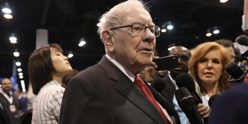 Warren Buffett se retrage de la șefia Berkshire Hathaway după mai bine de șase decenii. Cine va fi succesorul său