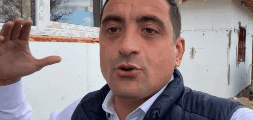 Simion recunoaste ca nu da case
