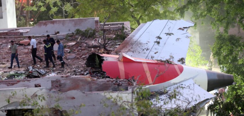 Noi detalii din ancheta privind prăbușirea avionului Air India. Căpitanul ar fi oprit alimentarea motoarelor