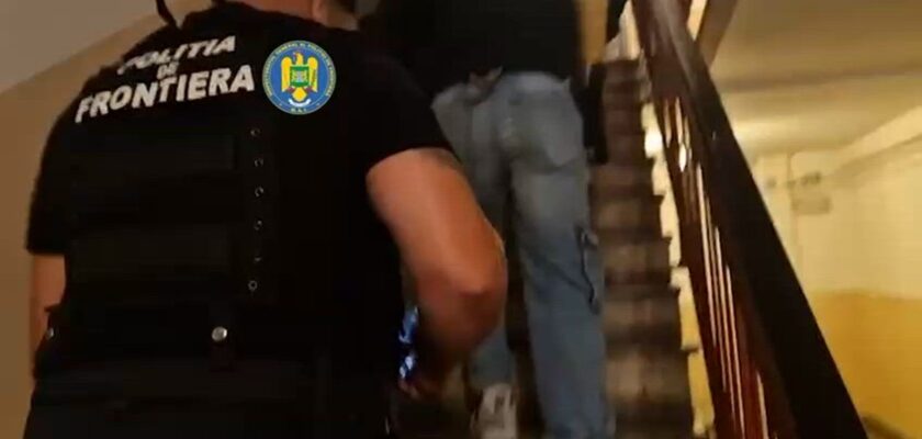 O fabrică clandestină de țigări, descoperită de DIICOT. Era operată de români, moldoveni și ucraineni