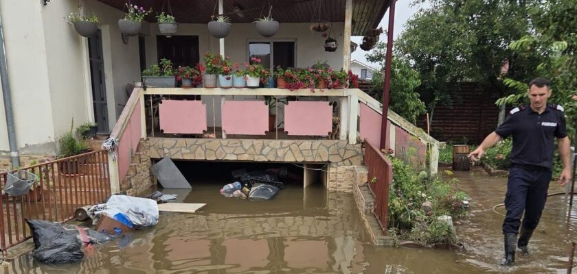12 localități din țară afectate de fenomene meteo extreme: un spital din județul Vrancea, alimentat temporar cu generator