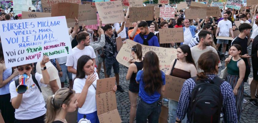 „Îi trimiteam pachet săptămânal”. Cât costă să fii student în România în 2026 și cum faci față costurilor